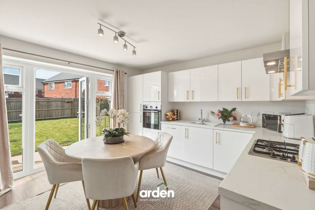 20 Elgar Way, Worcester photo 4