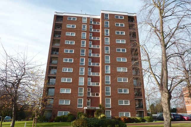 Flat to rent in Gilbert Court, Green Vale, Ealing