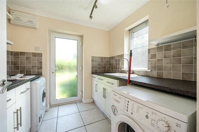11, Meadow Park, Aylesbury photo 3
