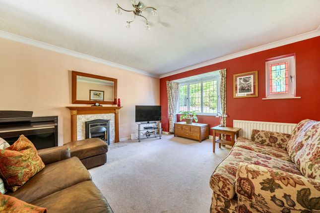 19 Tennyson Close, Horsham photo 2
