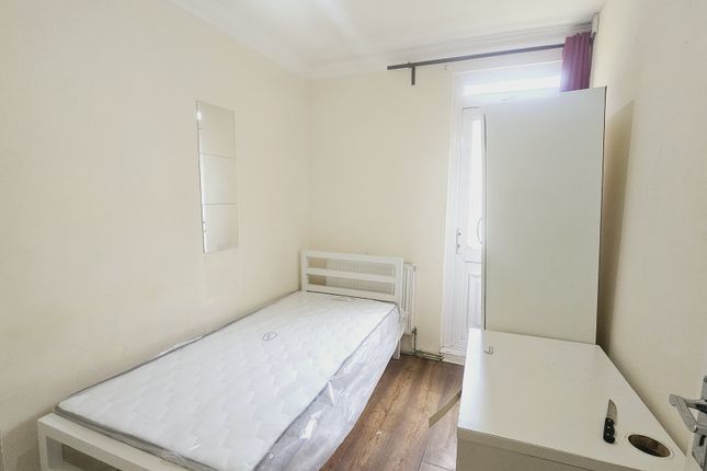 Massingham Street, London photo 2