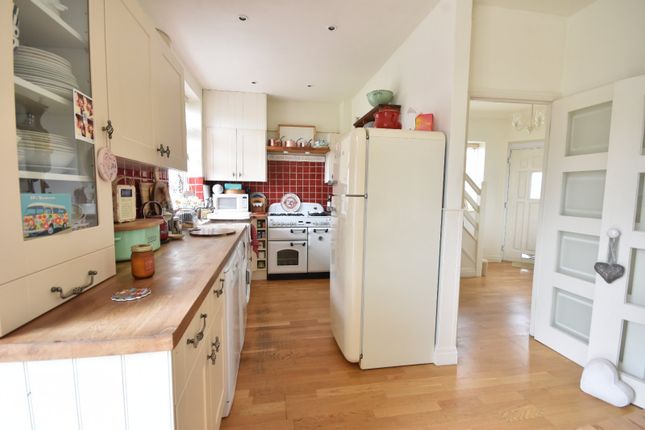 15, Prices Lane, Surrey photo 5
