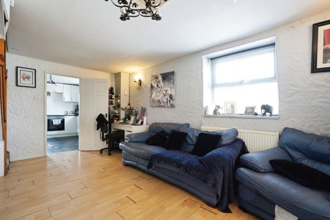27, Edgcumbe Road, St. Austell photo 4