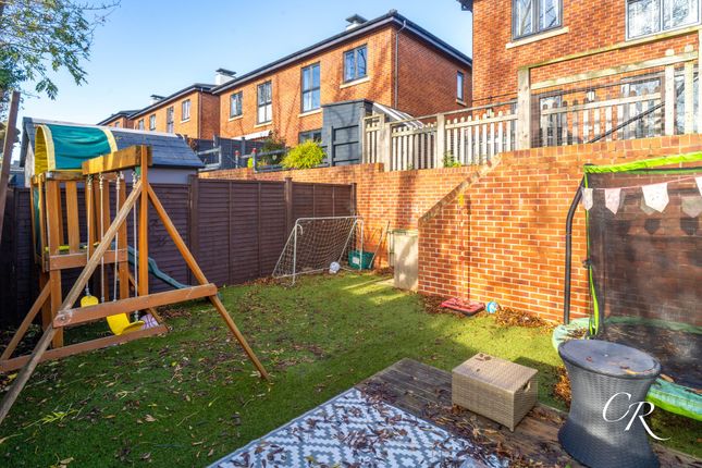 94 Broad Acre Road, Cheltenham photo 4