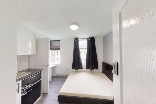 18 , Winnock Road, West Drayton photo 5