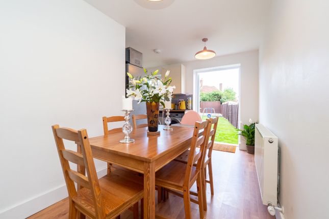 21, Shap Crescent, Carshalton photo 5