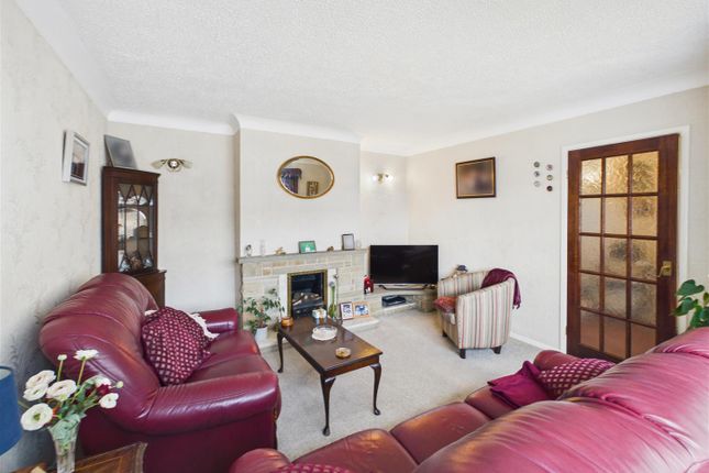 64, Highfields Road, Dronfield photo 2