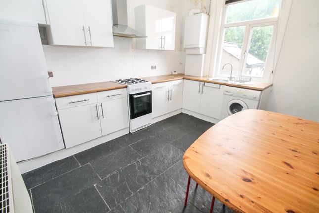 8, Athlone Grove, West Yorkshire photo 2