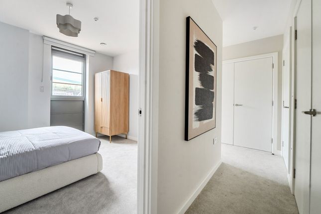 23, Fleming Way, Isleworth photo 4