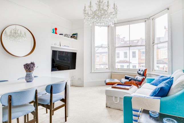 Thumbnail Flat to rent in Battersea Rise, Between The Commons