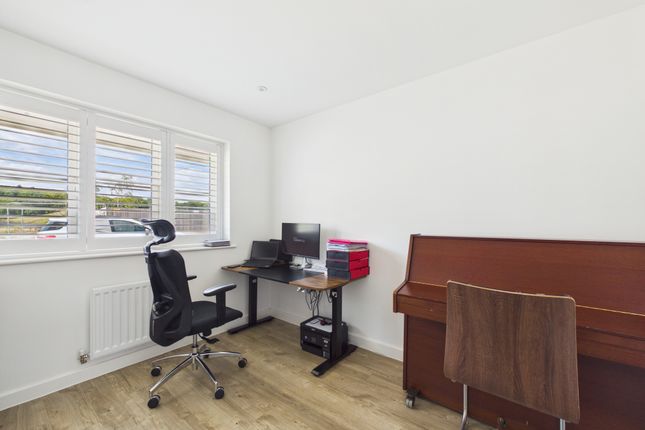 74, Rookfield Road, Horsham photo 3