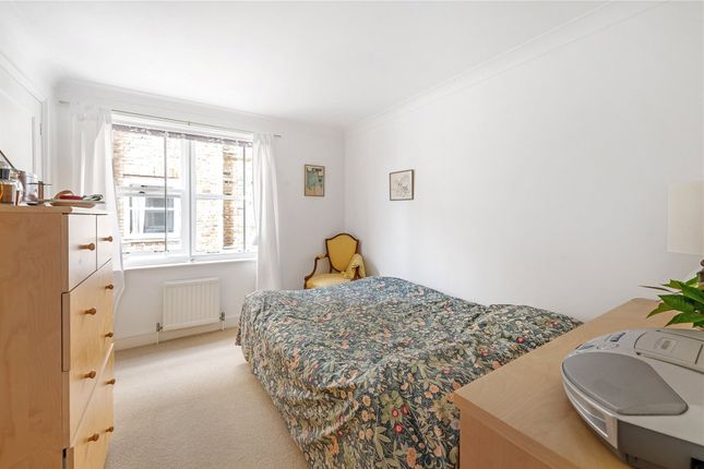 Flat for sale in Earl's Court Square, Earl's Court