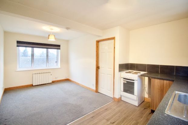 Flat to rent in Stonehill Avenue, Birstall, Leicester, Leicestershire