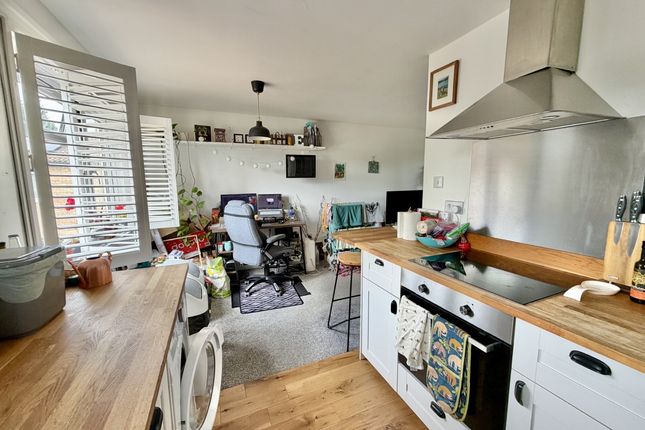 16, Carnaby Close, Godmanchester photo 3