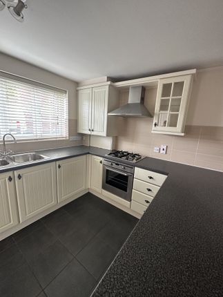 4 Palmer Square, Birstall photo 5