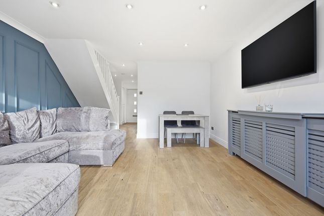 57 Fraser Close, Basildon photo 2