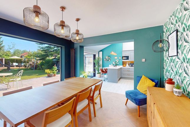 5 Moor Close, Harrogate photo 2