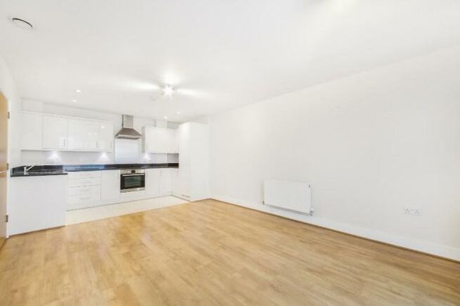 Thumbnail Flat for sale in Crompton Court, Wood Green