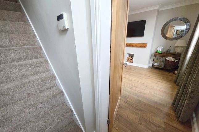 4, Longsight Road, Barnsley photo 2