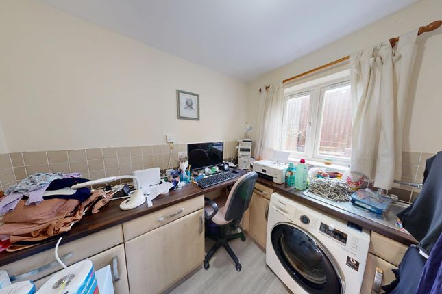 32, Sarah Avenue, Nottingham photo 4