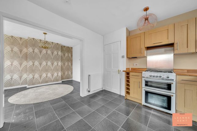 63 The Crescent, Caerphilly photo 4
