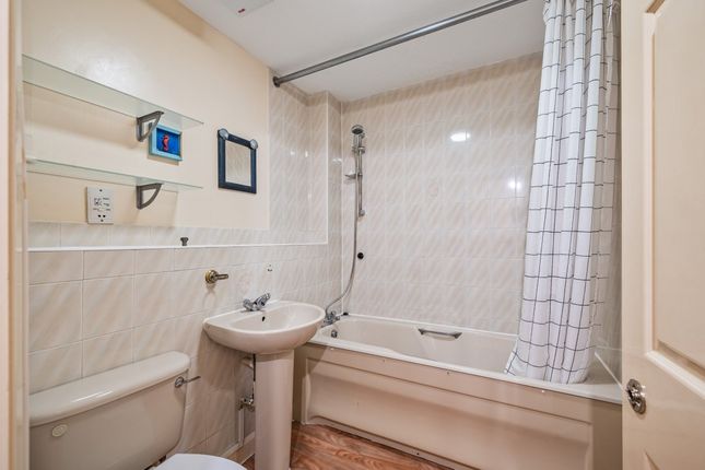 35, Paxton Road, London photo 4