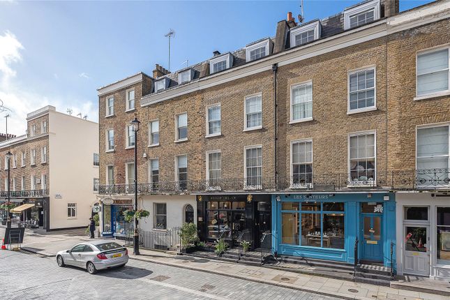 Flat for sale in Elizabeth Street, London