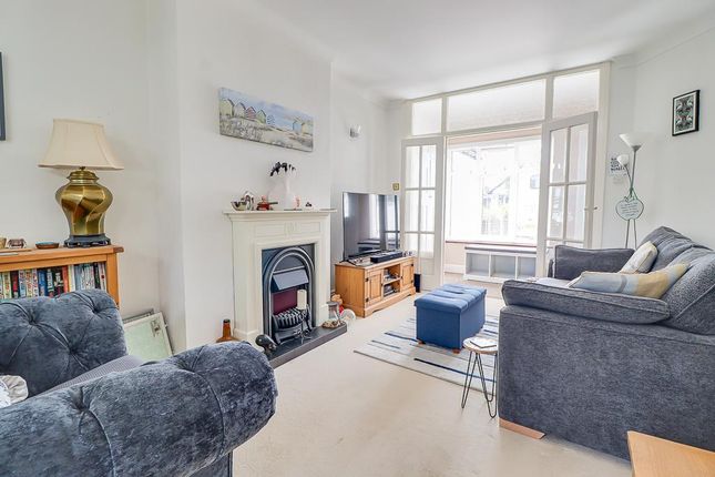 41, Oakengrange Drive, Southend-on-Sea photo 4
