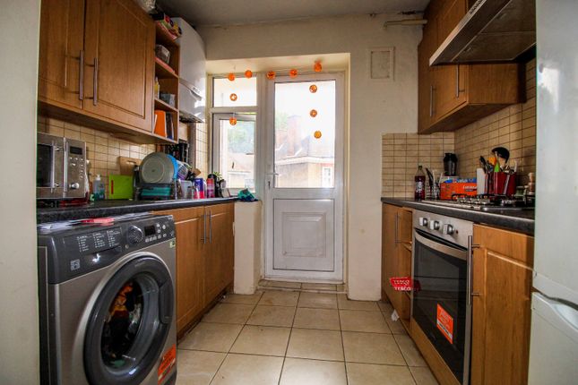 Flat 18, Thurlby Close, Harrow photo 5