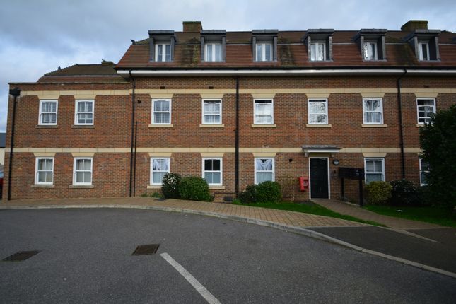 Thumbnail Flat to rent in Between Streets, Cobham