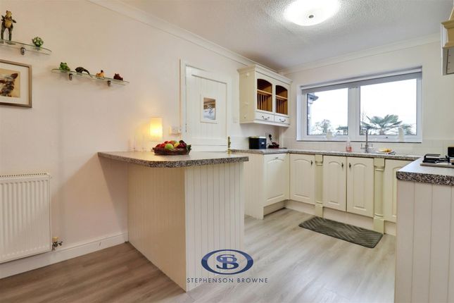 16, Ferndale Close, Sandbach photo 3