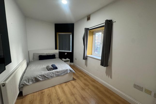 Flat 1, QC , Queens Crescent, London photo 5