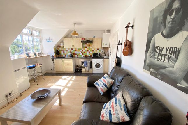 11b, Bradmore Green, Herts photo 3