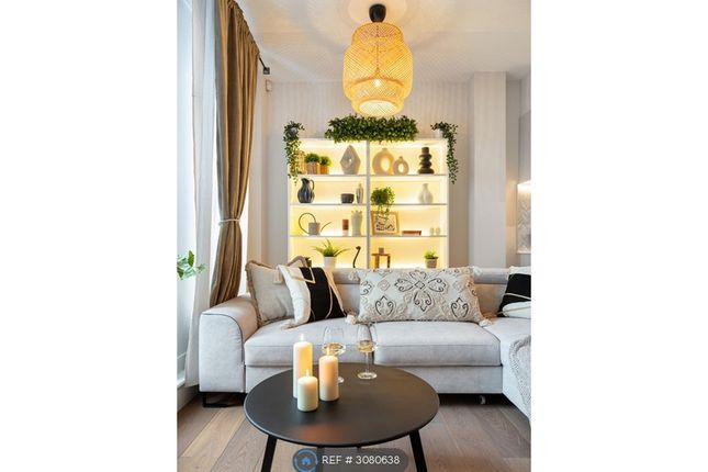 1-bed flat on Westbourne Grove, London, £5,350/mo