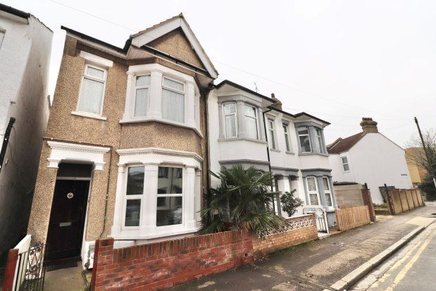 Thumbnail Flat to rent in Beresford Road, Southend-On-Sea