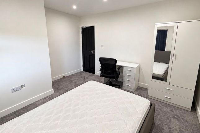 Room 4, 124 Queen Margarets Road, Coventry photo 3