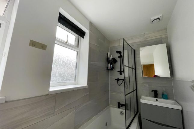 Room 4, 100 Seaford Street, Stoke-On-Trent photo 4