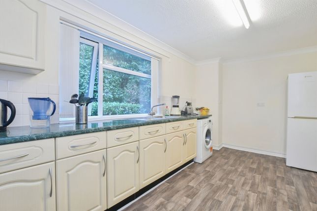 Flat 5, Lynitta Court, 1, Church Road, Ferndown photo 2