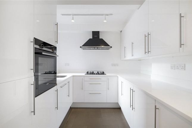 Flat 31, Harmont House, 20, Harley Street, London photo 3