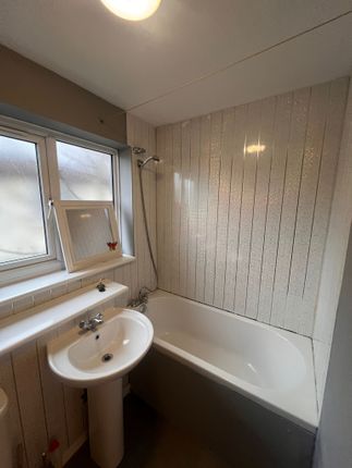 45, Holden Close, Dagenham photo 4