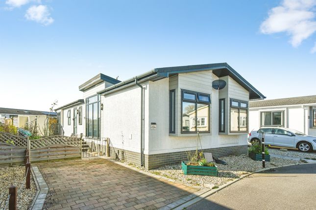 2-bed caravan on 49a, Lechlade Court, Faringdon Road, Lechlade, £290,000