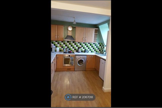 Flat to rent in Carlton Mansions, London