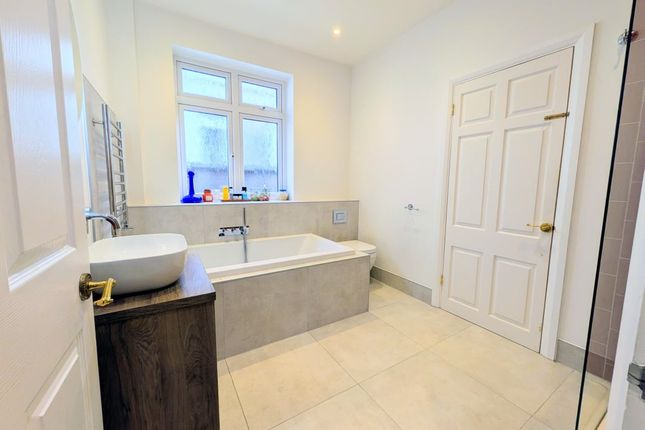 20 Recreation Avenue, Harold Wood, Romford photo 4