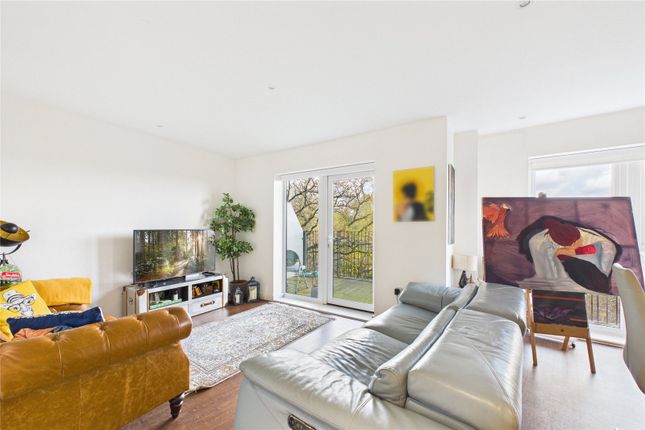 15, Royal Court, Stanmore photo 2