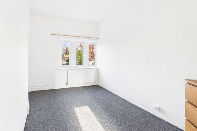 11a Drewstead Road photo 4