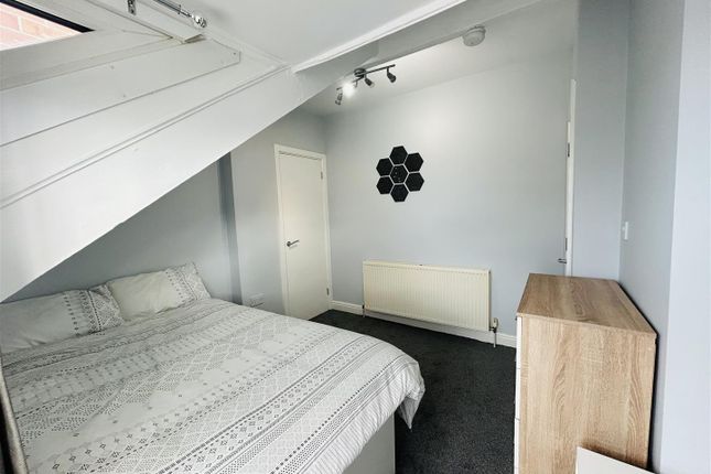 12, Royal Park Road, Leeds photo 4