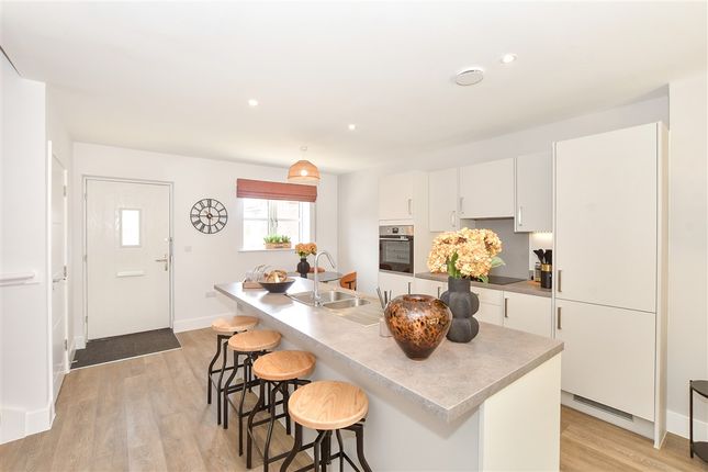 2-bed house on Willowhurst, Burgess Hill, £435,000