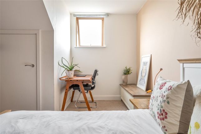 Flat for sale in Carriers Apartments, Bow, London
