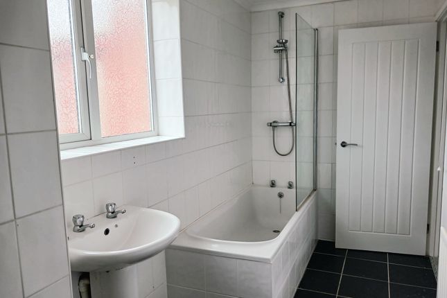 360 Dean Road, South Shields photo 5