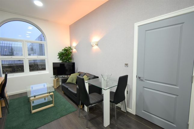 Flat 16, Smith House Two, 20 Forest Road, Feltham photo 5